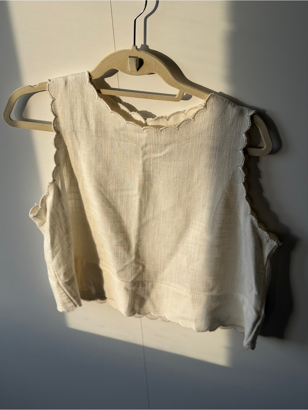 MOTF Scalloped Edge Cream Linen-Blend Tank